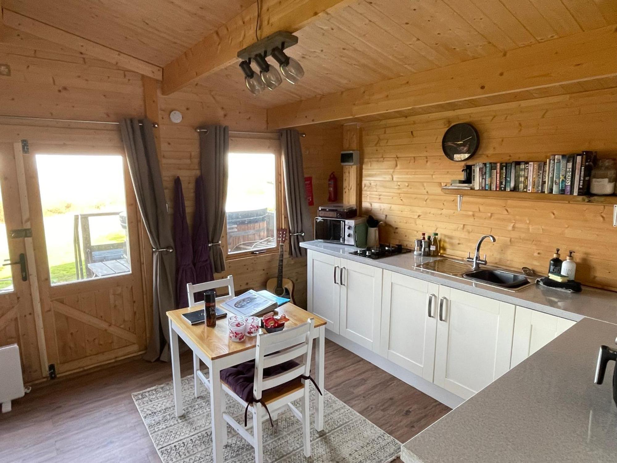 Cosy Cabin In Annie'S Meadow West Meon Esterno foto