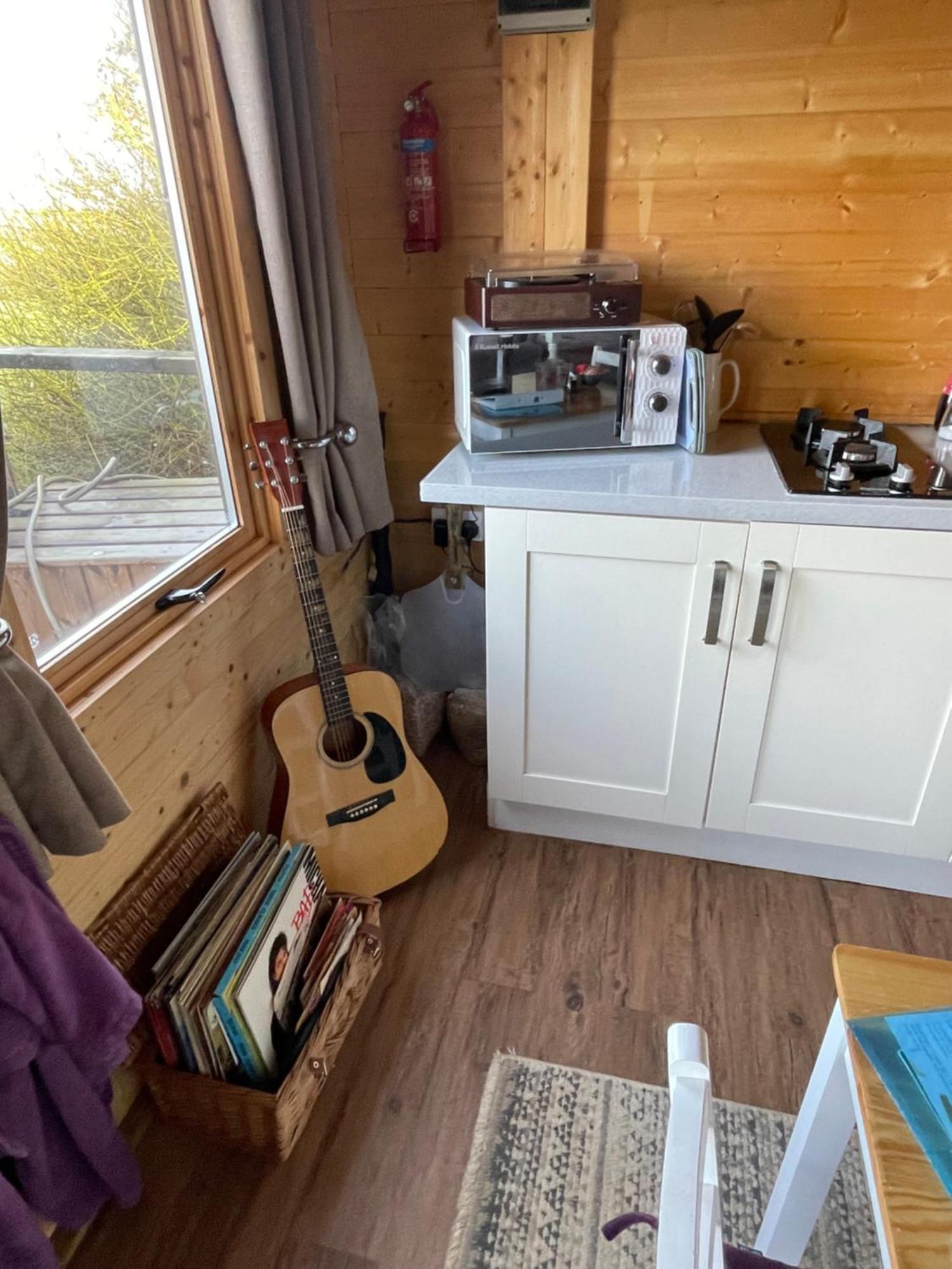 Cosy Cabin In Annie'S Meadow West Meon Esterno foto