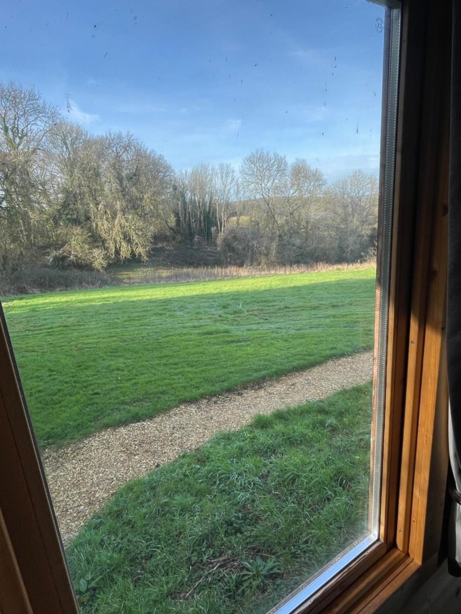 Cosy Cabin In Annie'S Meadow West Meon Esterno foto
